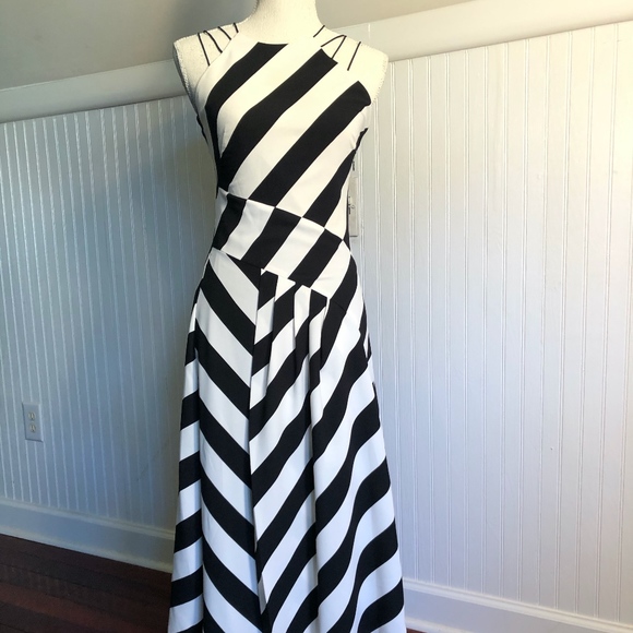 Karen Millen Striped Halterneck Midi Dress - Picture 2 of 7